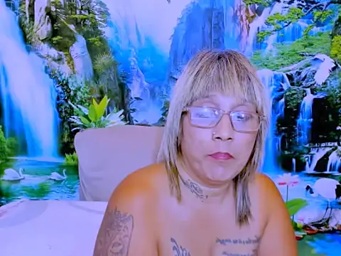 indianroxy webcam