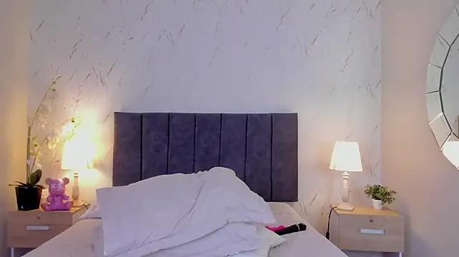 Emilly_Beaumont live cam on StripChat