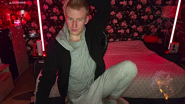 Vuitton live cam on StripChat