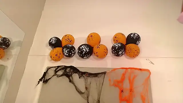 queen_adhara (F young) - pop balloons