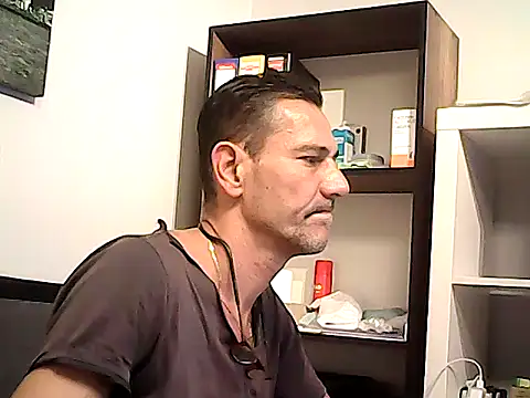 mastercharisma35 in webcam