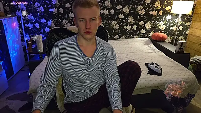 Vuitton live cam on StripChat