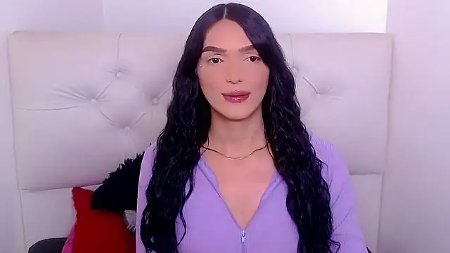 x_isabella_x in webcam