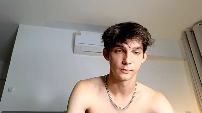 Aaron_Boom live cam on StripChat