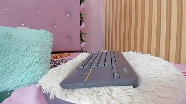 lovely__kiss__ in webcam