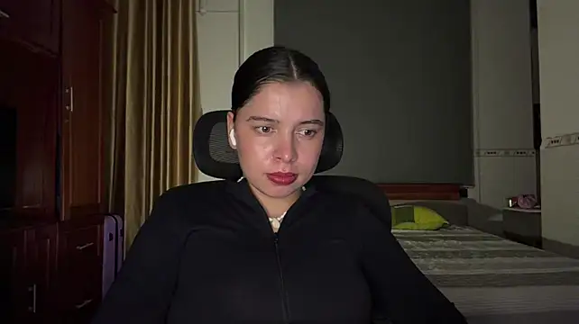 KayleneLoukanis live cam on StripChat