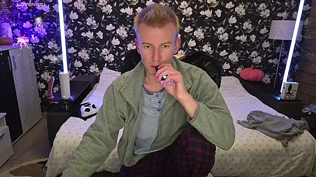 Vuitton live cam on StripChat