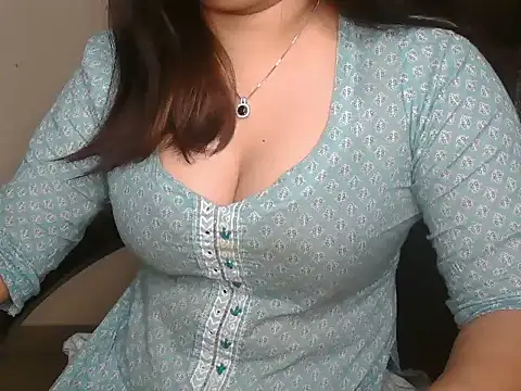Iraaya live sex cam