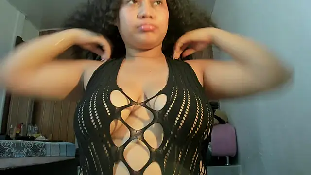 Lunastar02 live cam on StripChat
