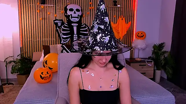 EmeraldGlow live cam on StripChat