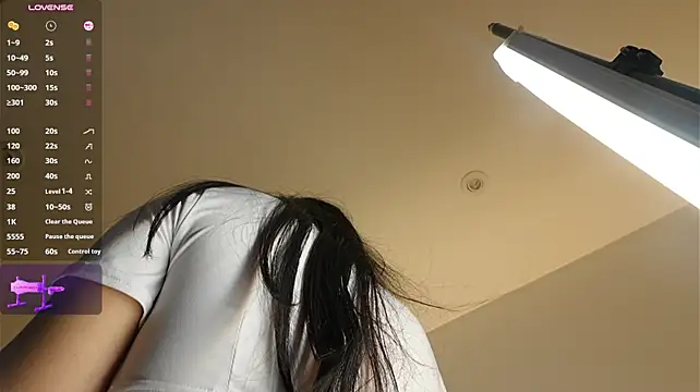 elodie_walker live cam on StripChat