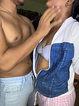 Webcam de pareja en directo de Desi_coupleShow