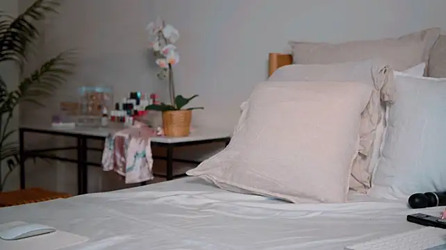 naughtytilly live cam