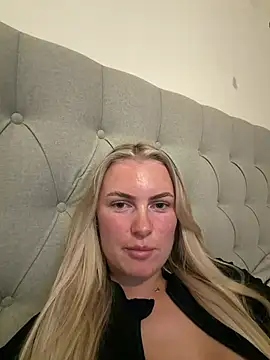 MegOliviaaxo live cam on StripChat
