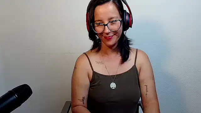 mahina84 webcam