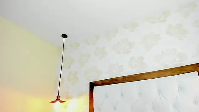 IRISCLARK1 live cam on StripChat