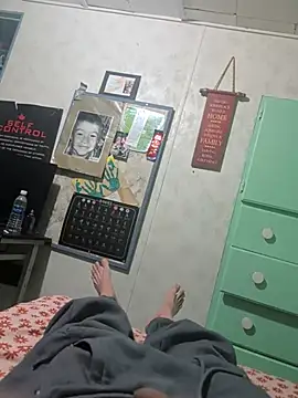 NoteworthyLaser111 live cam on StripChat