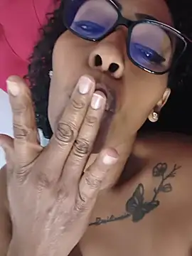 CandyBlackFunXXX live cam on StripChat