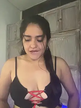 EmilyNoir1 live cam on StripChat