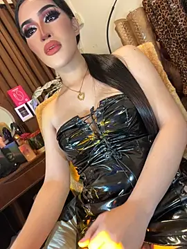 Model: MissChalanieFox
