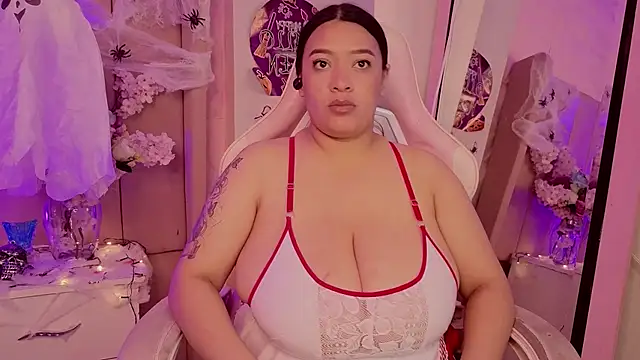 MollyBigBoobs12