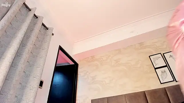 lakshmi77_ live cam on StripChat