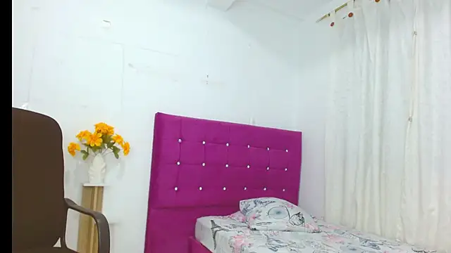 chantalsemenova1 live cam on StripChat