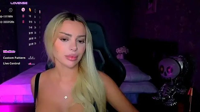 Ayla__Demir live cam on StripChat