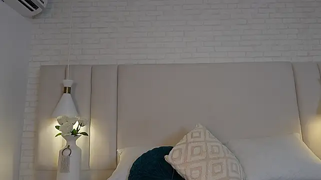 nina_gb live cam on StripChat