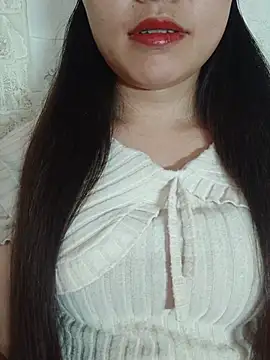 Cherry-squirtt live cam on StripChat