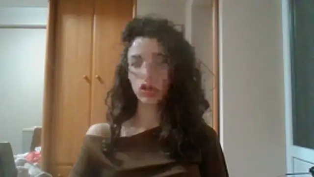 CrystalDolls webcam