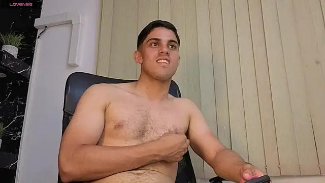 jeremy_01 (M twink) - 🔥squeeze nipples👿