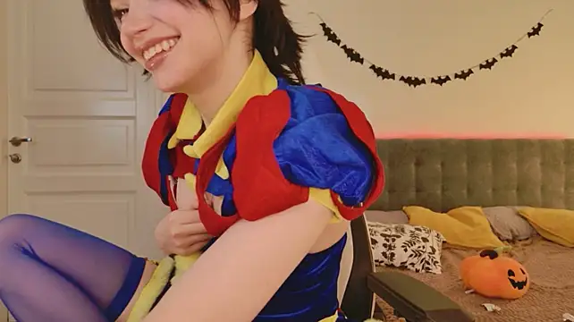 dark_diva (F young) - doggy teasing 1 minute