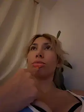 suyneslii webcam