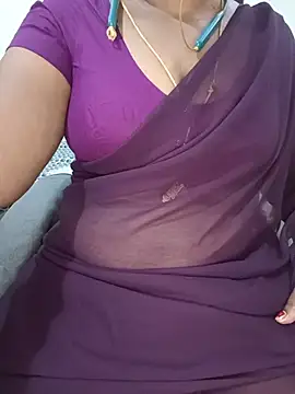 Tamil-hotwifeの配信中の画面