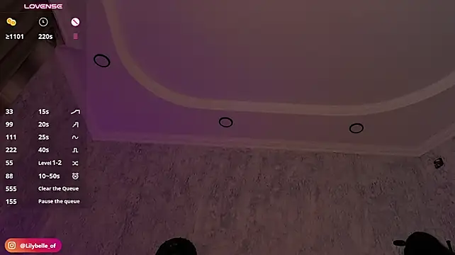 LilyBellee live cam on StripChat