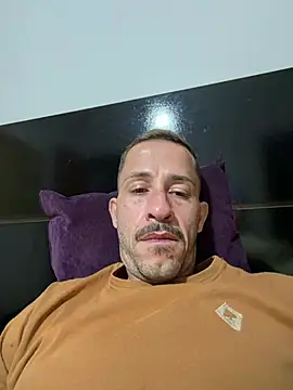 CoyoteDuMato live cam on StripChat