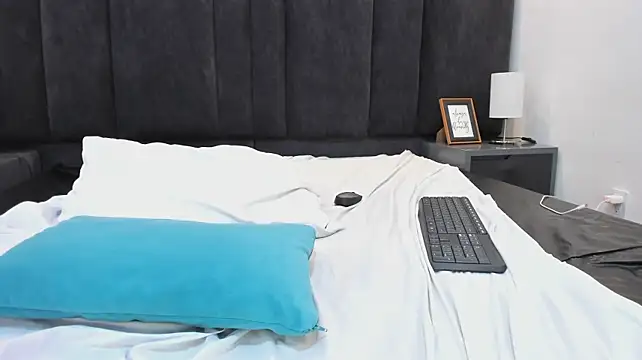 MariamNur_ live cam on StripChat
