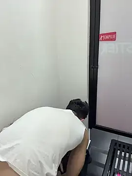 _Tomy08calderon live cam on StripChat