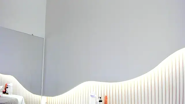 bianca_angel_ (F young) - Spank ass with both hands 👋🍑👋