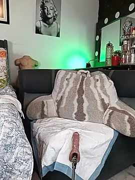 cristalrays (F milf) - masage my boobs boy