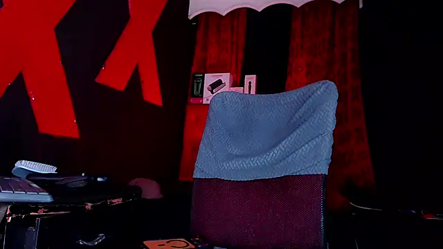 Model: abrilbigcock