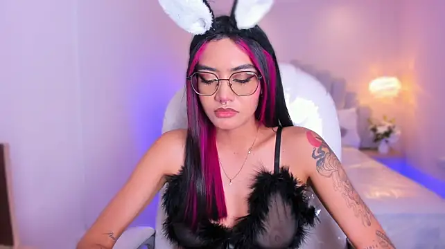 AzuraKindong live cam on StripChat