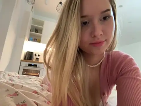 JuliaPlushy live cam on StripChat