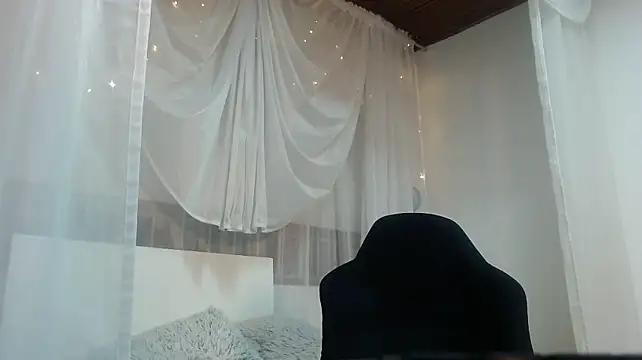 foxy_catika