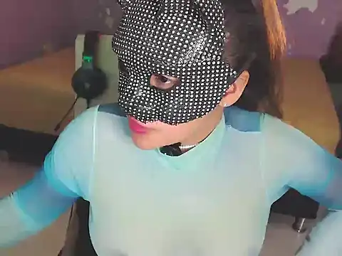 chanelhernandez live cam on StripChat
