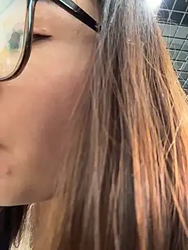 Yioyio-666 live sex cam