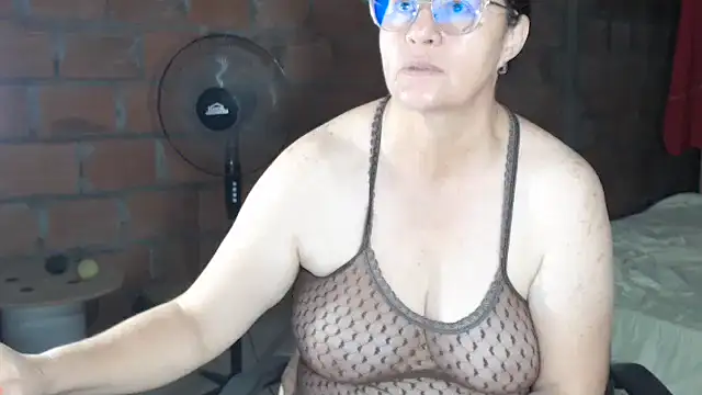 hairyglad69 live cam on StripChat