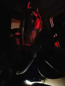 SheIsSomething live cam