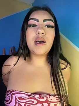 Laulin_TayyyX live cam on StripChat